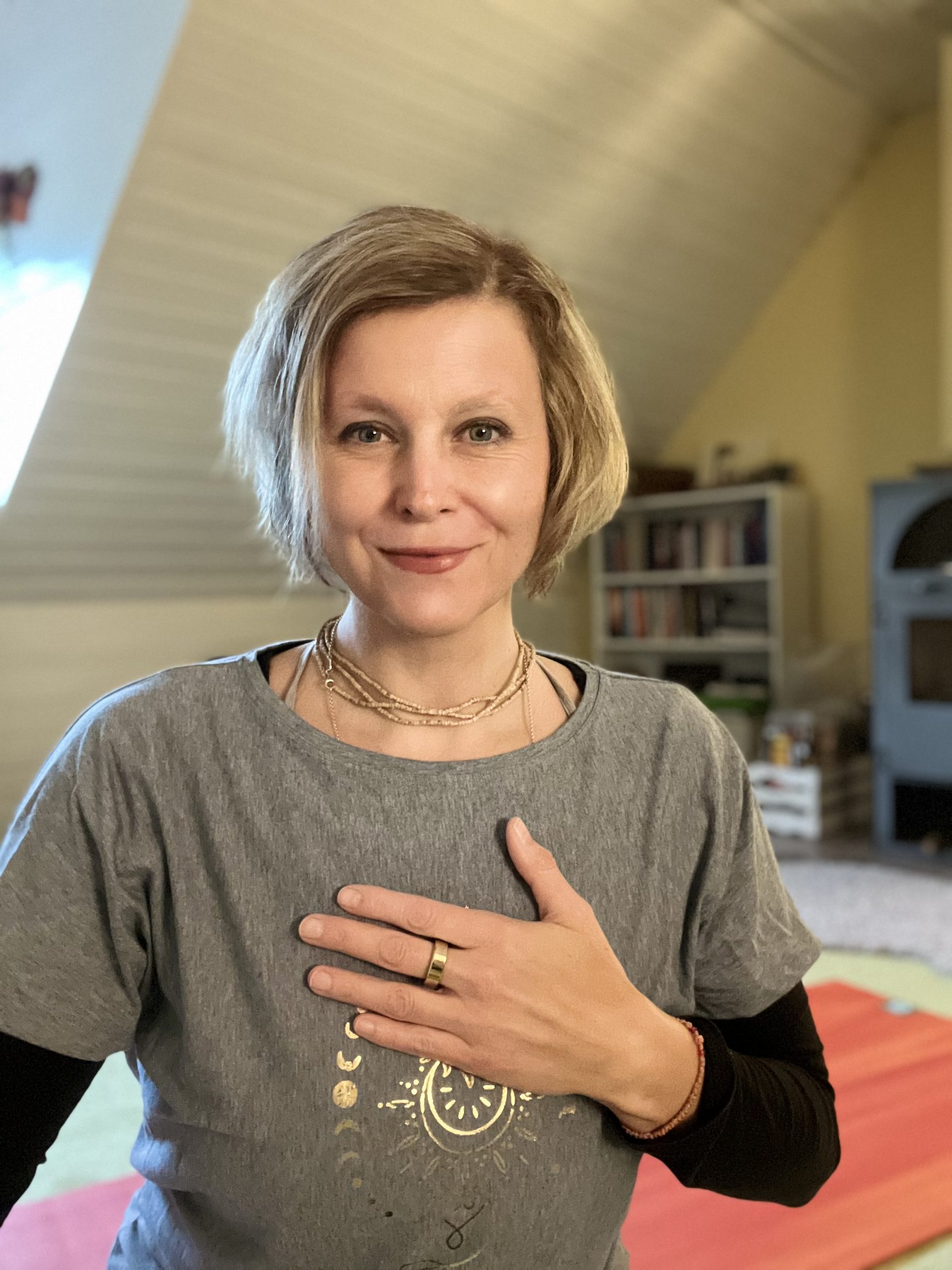 Melanie Conert-Emmerich: Yogalehrerin, Seminarleiterin & Expertin für Chakren- und Energiearbeit